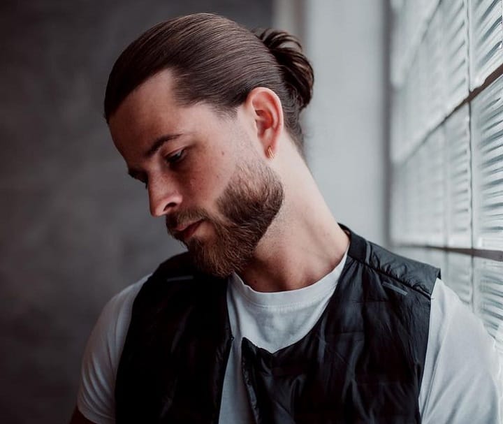 Brad Pitt Haircut: Stylish Casual Ponytail for Men - Hairstyles Weekly
